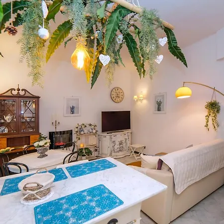 Holly House Апартаменты