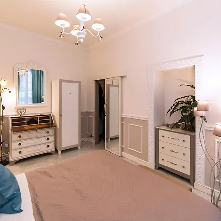 Holly House Апартаменты