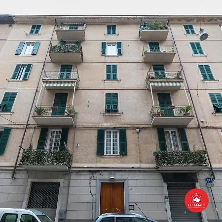 Holly House Apartment *