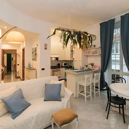 Holly House Apartment *